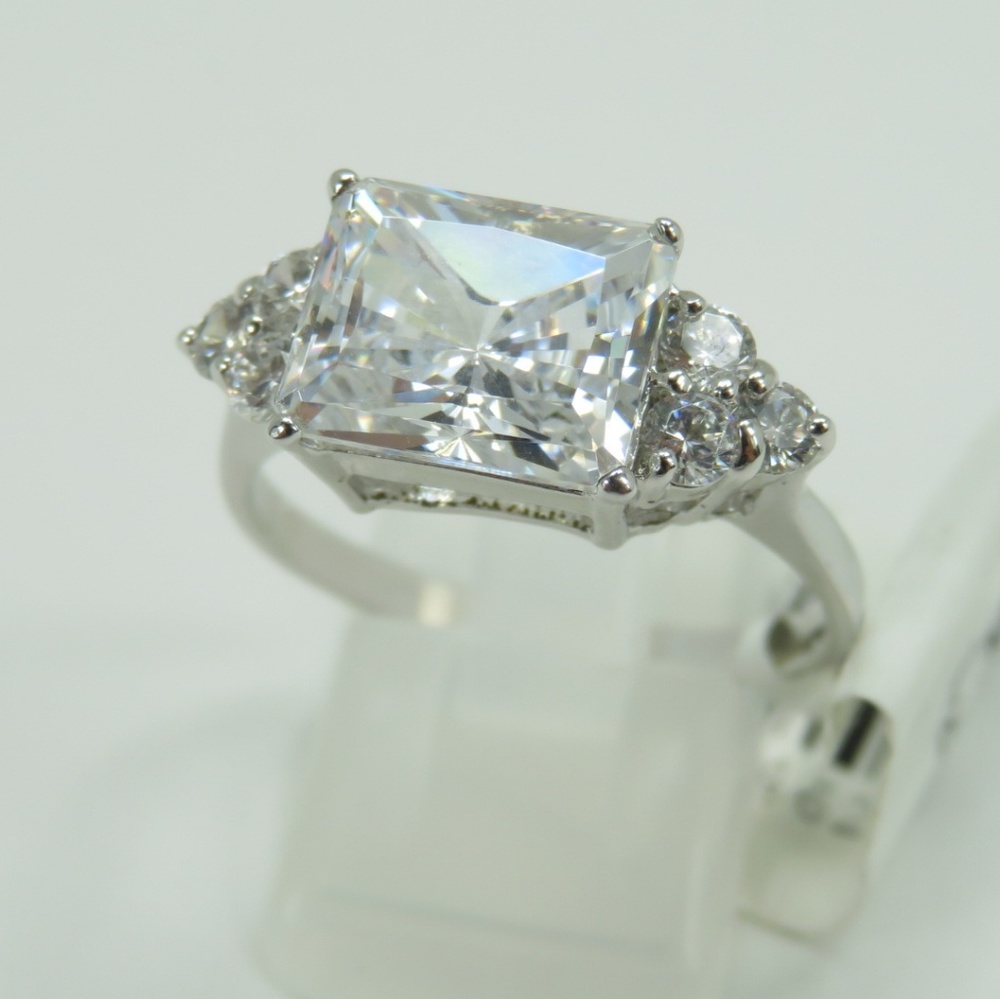925 Silver Emerald Shaped CZ Diamond